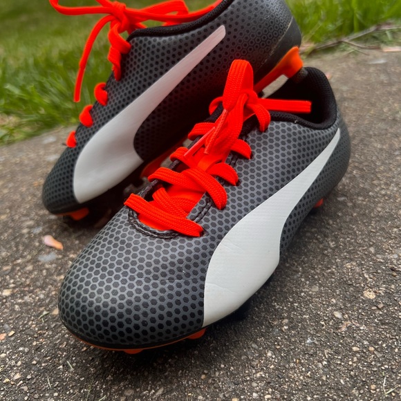 Puma Black and Orange Sneakers Performance Design - Picture 2 of 4